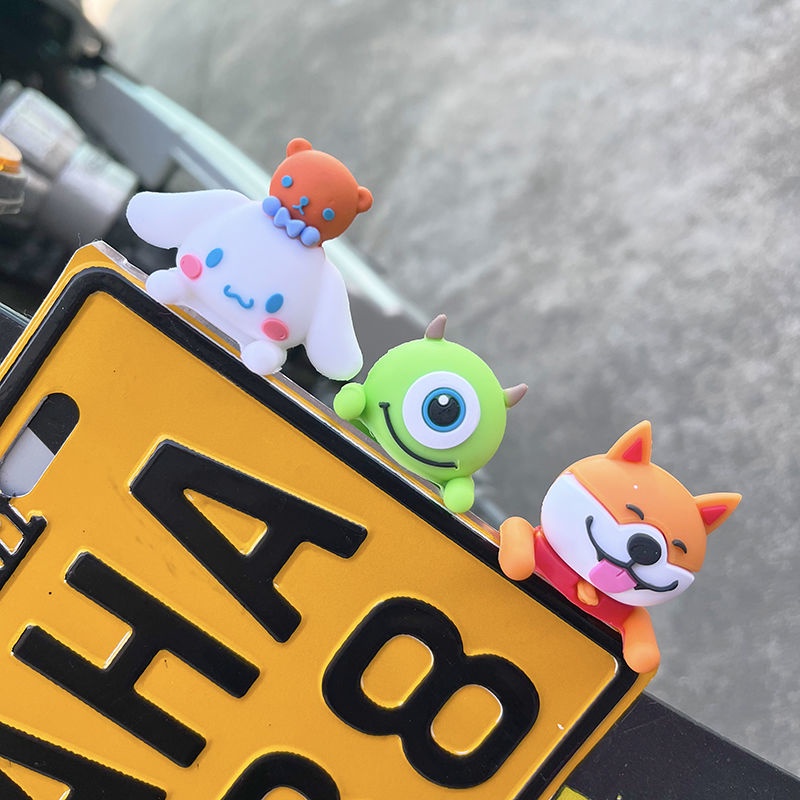 Búp Bê Nhỏ Dễ Thương Trang Trí Biển Số Xe Hơi
