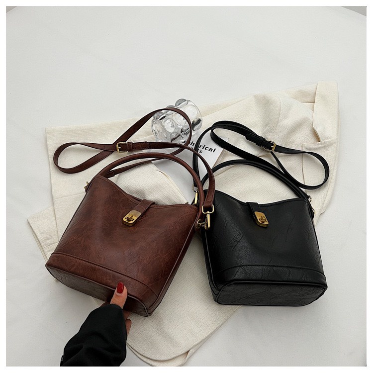 Túi xách Retro nữ