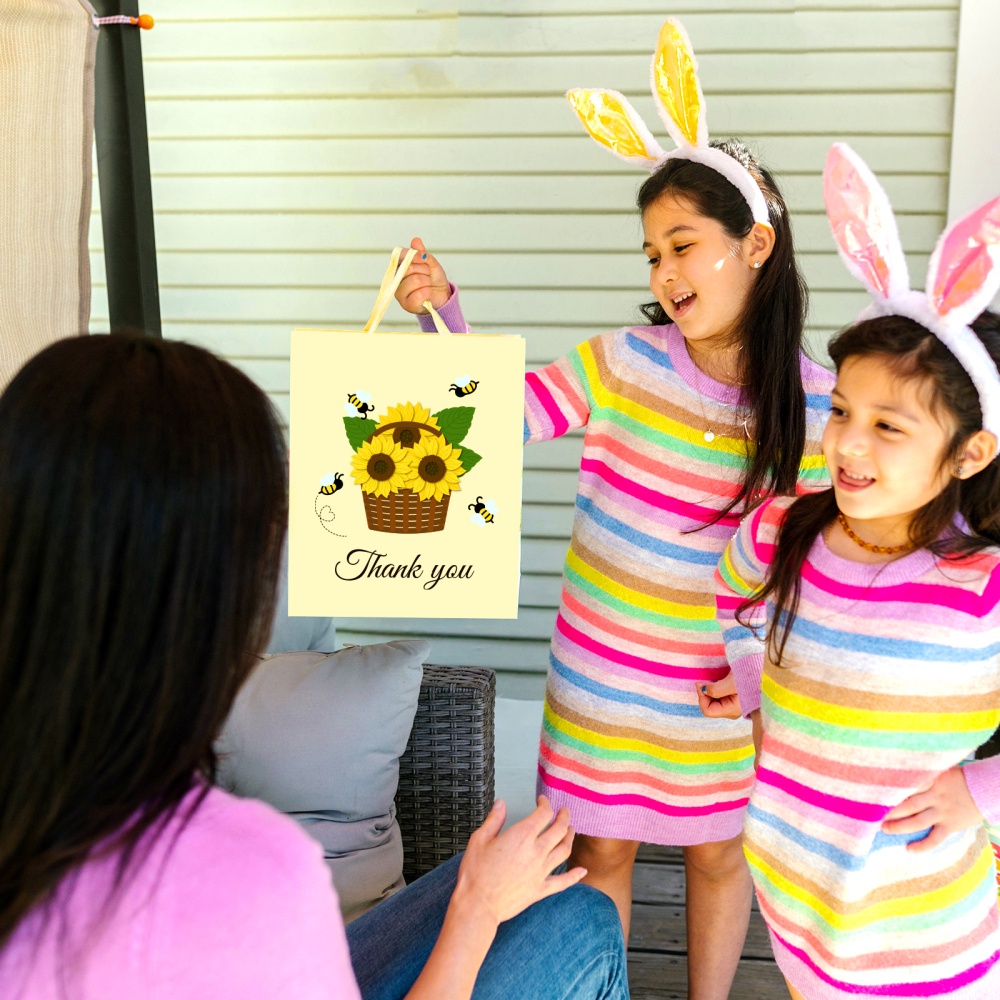 1 Bộ 12 Khuôn Cắt Giấy Kim Loại Hình Giỏ Hoa Hướng Dương / Ong / Hoa Xinh Xắn