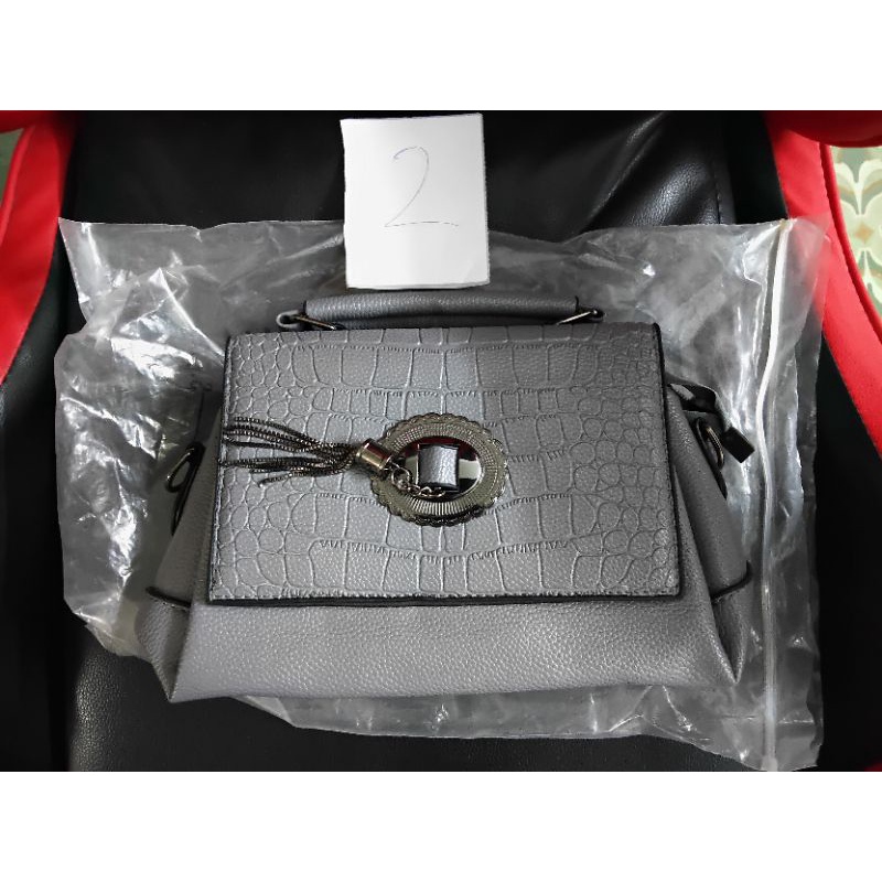 4. Thanh lý túi nữ