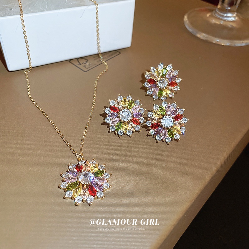 Dây Chuyền Mặt Hoa Đính Đá Zircon Sang Trọng