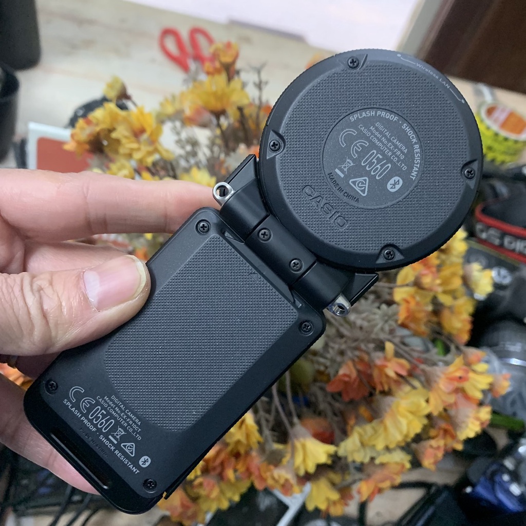 Máy ảnh Casio EX-FR10 cảm biến 14Mpx