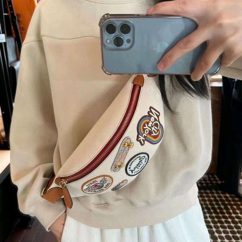 Túi bao tử Coa**ch da thật xịn xò