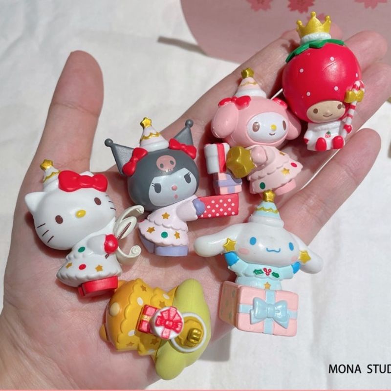 Hộp Mù Giáng Sinh An Lành Sanrio Hello Kitty Kuromi Cinnamorol Melody Purin
