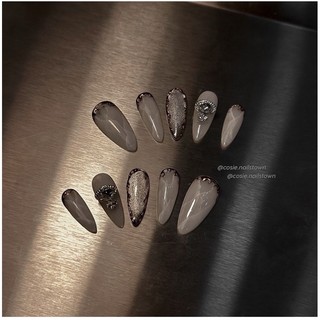 Mẫu nailbox móng up mắt mèo vân đá đính charm
