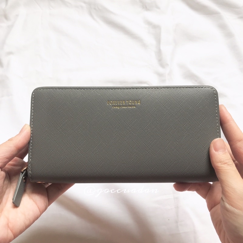 Ví/bóp dài cầm tay da xước logo dập nổi gold Forever Young- Góc của Đan