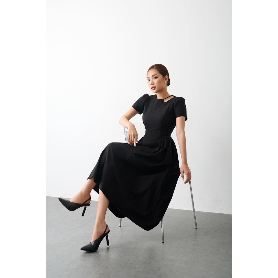 Đầm midi cut out vai 1 bên nhún eo tay ngắn thời trang GAGO màu đen và xanh dương GG4228/ GG4244