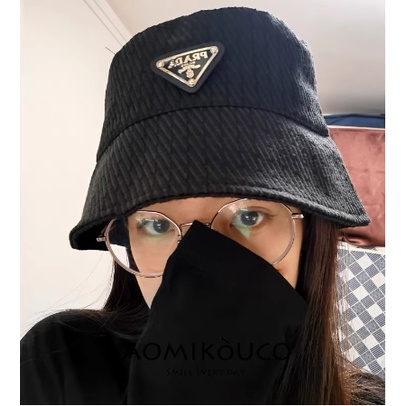 Prada Trâm Cài Áo Hình Tam Giác Bằng Kim Loại Cho Nam / Nữ