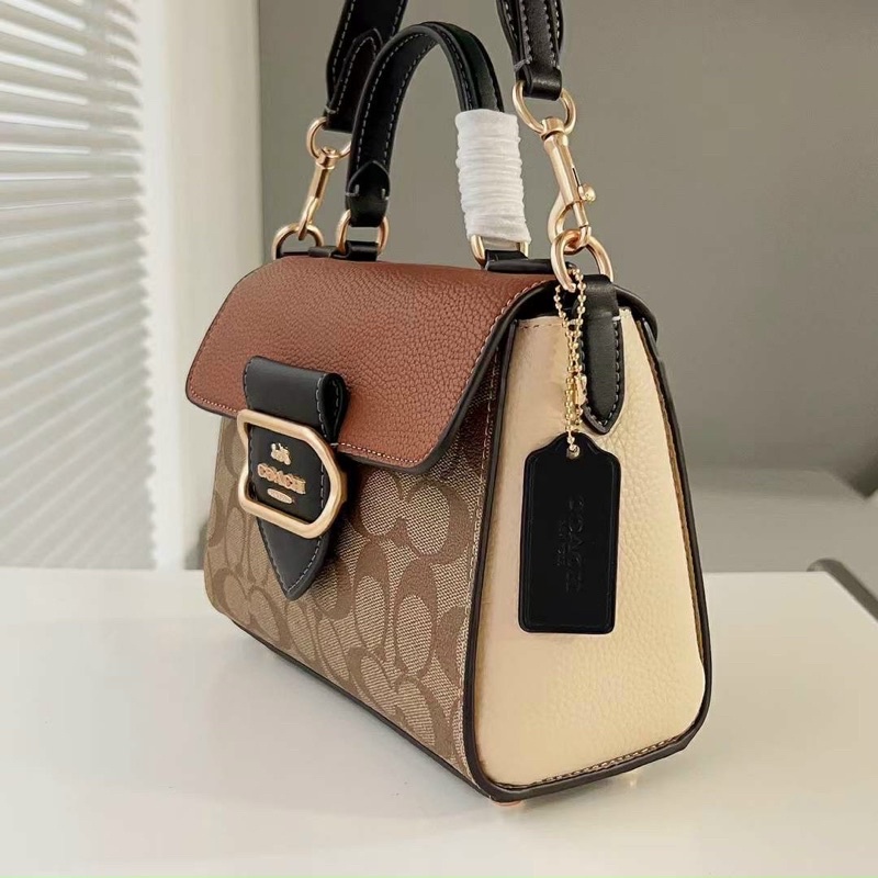 Túi đeo chéo Coach Morgan Top siêu trẻ trung