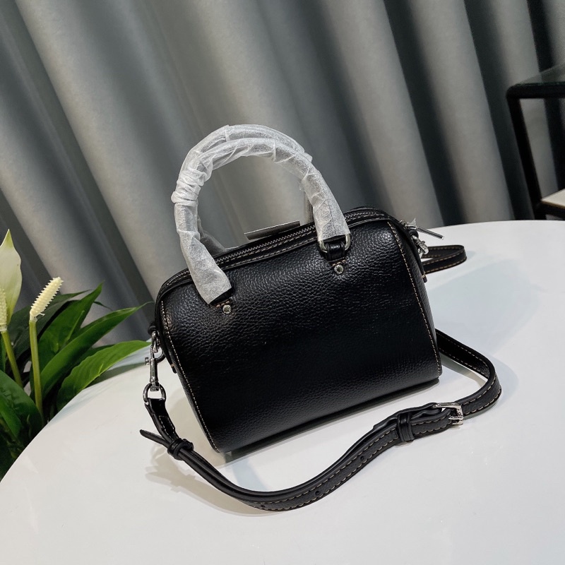 Túi đeo chéo Coach Mini Rowan Crossbody dáng trống