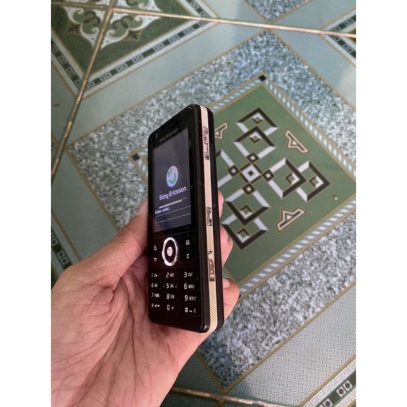 Điện thoại Sony Ericsson G900 cảm ứng nguyên zin bị mật khẩu màn hình