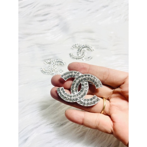 Cài áo logo đính. KT 3x5cm