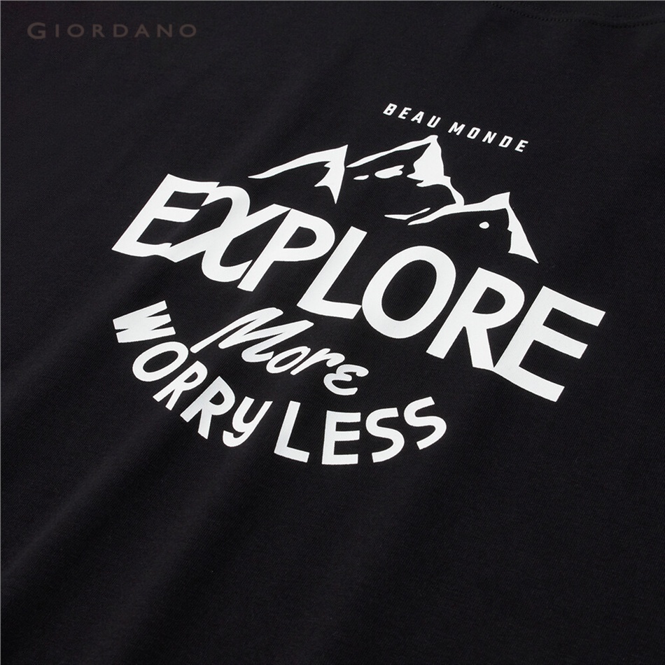 Áo thun GIORDANO 13093201 in họa tiết chữ cổ tròn tay ngắn thời trang dành cho nam