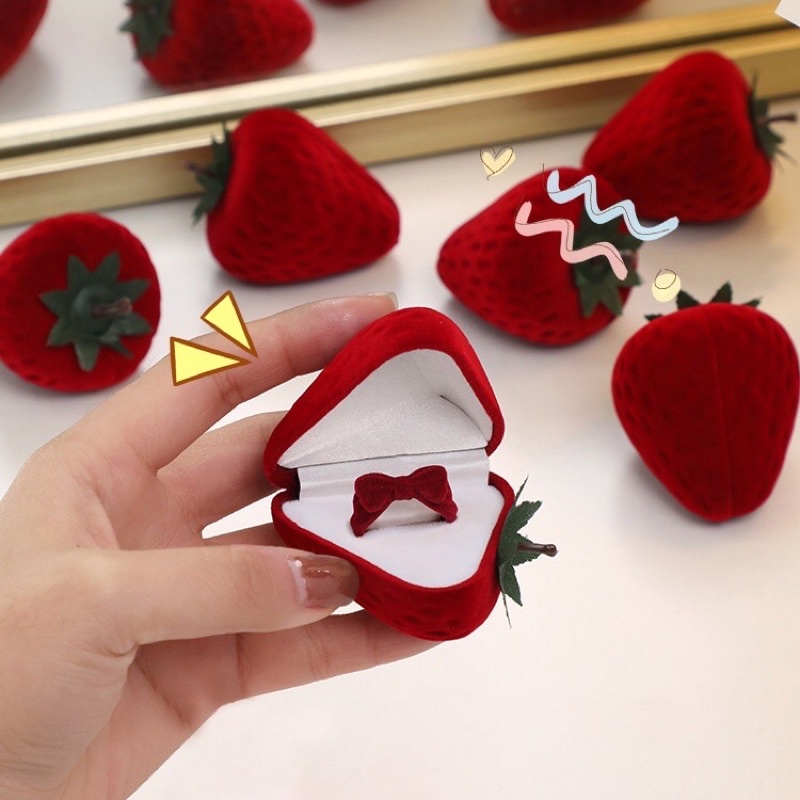 Hộp đựng nhẫn hình quả dâu xinh xắn dùng làm quà tặng trang sức