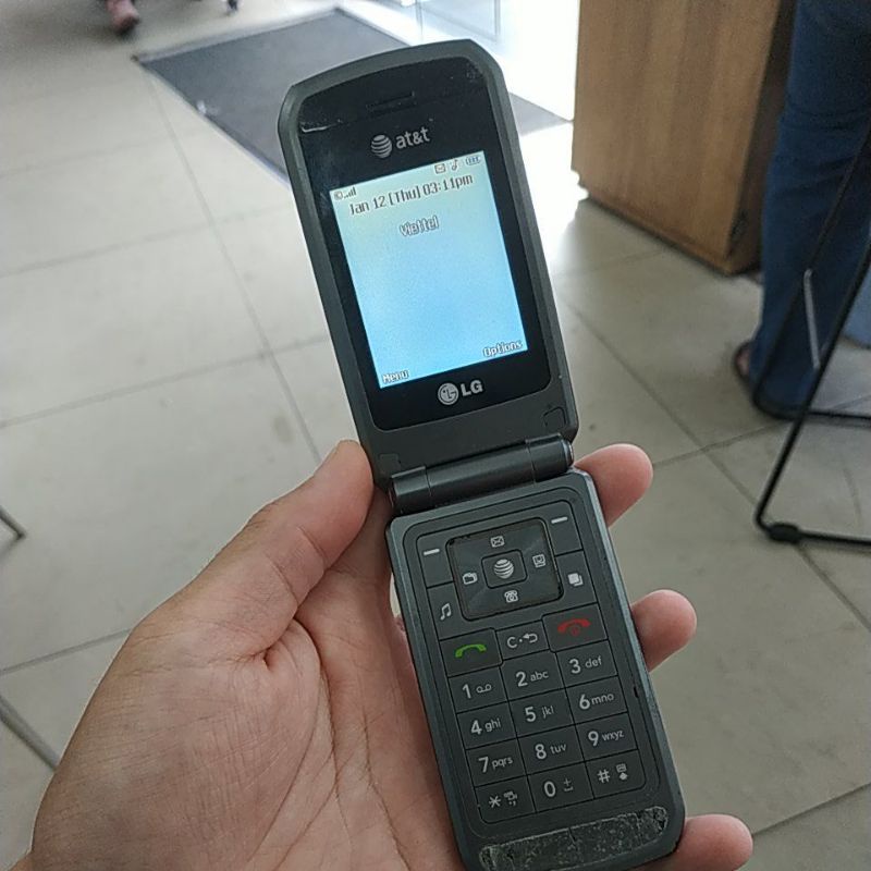 Điện thoại nắp gập LG Cu575