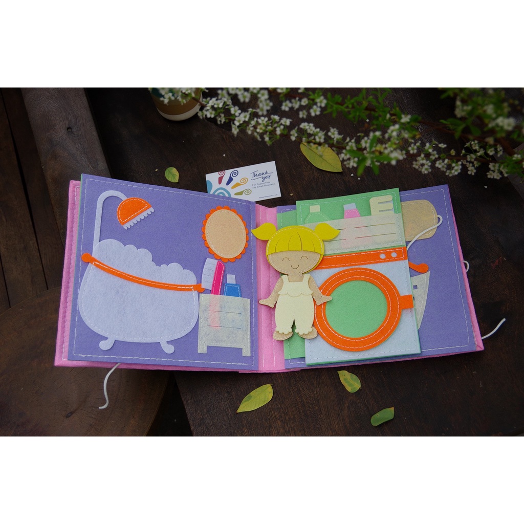 Sách Vải Một Ngày Của Bé - Phiên Bản Bé Gái - Quà Tặng Đồ Chơi Cho Bé