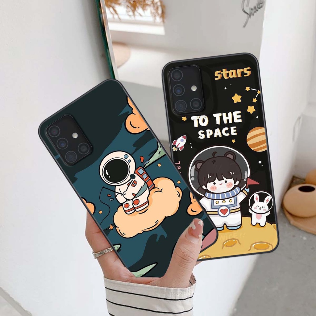 Ốp lưng Samsung A31 / A51 / A71 viền đen in họa tiết vũ trụ phi hành gia siêu đẹp