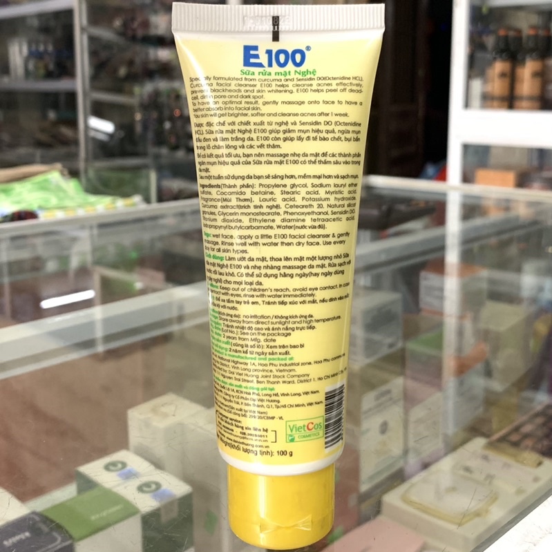 Sữa rửa mặt E100 nghệ có hạt massage 100g.