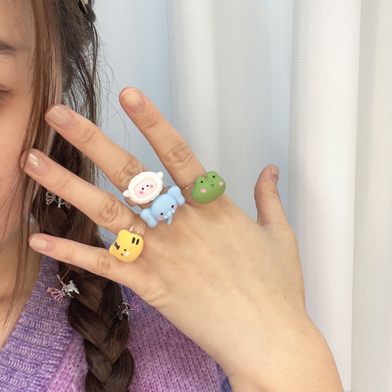 Nhẫn Acrylic Trong Suốt Hoạ Tiết Hoạt Hình Thời Trang