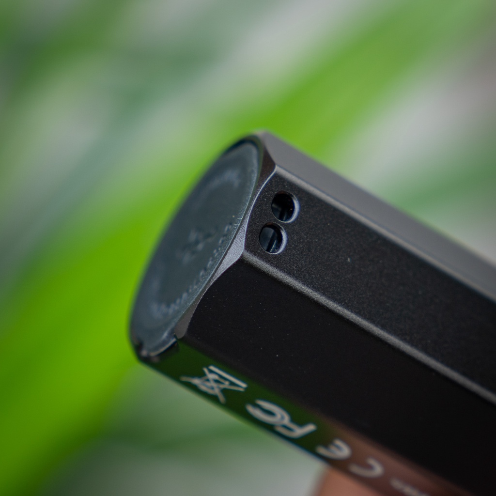 Đèn Pin Kiêm Sạc Dự Phòng Hãng Fenix E-CP công xuất 1600 Lumens, chiếu xa 222 mét, dung lượng pin lên đến 5000mAh