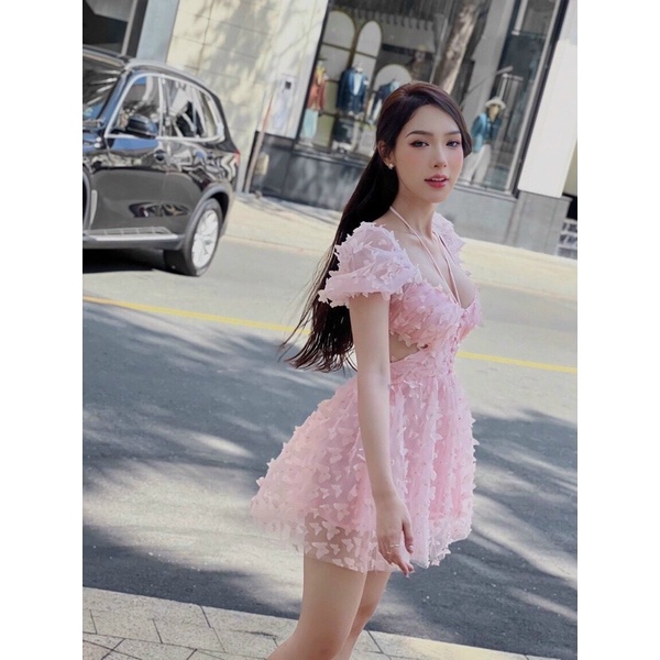 Đầm thêu hoa thiết kế dây đan cổ yếm