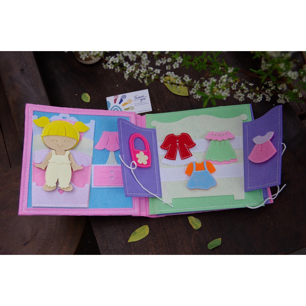 Sách Vải Một Ngày Của Bé - Phiên Bản Bé Gái - Quà Tặng Đồ Chơi Cho Bé