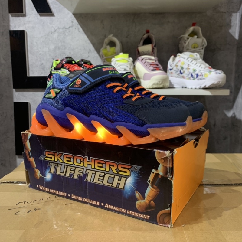 Giày skechers chính hãng của bé.