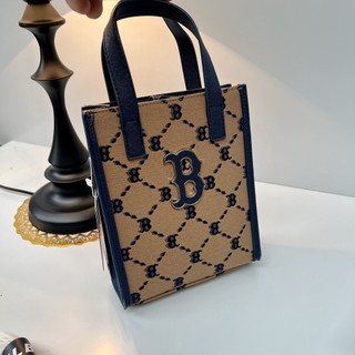 túi xách tay + đeo chéo mlb size 17*6*20cm logo kim loại ha