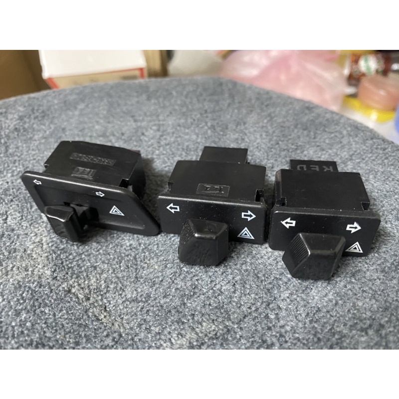 Công tắc hazard gắn cho xe máy