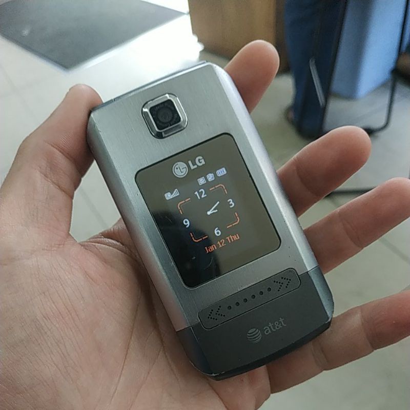 Điện thoại nắp gập LG Cu575