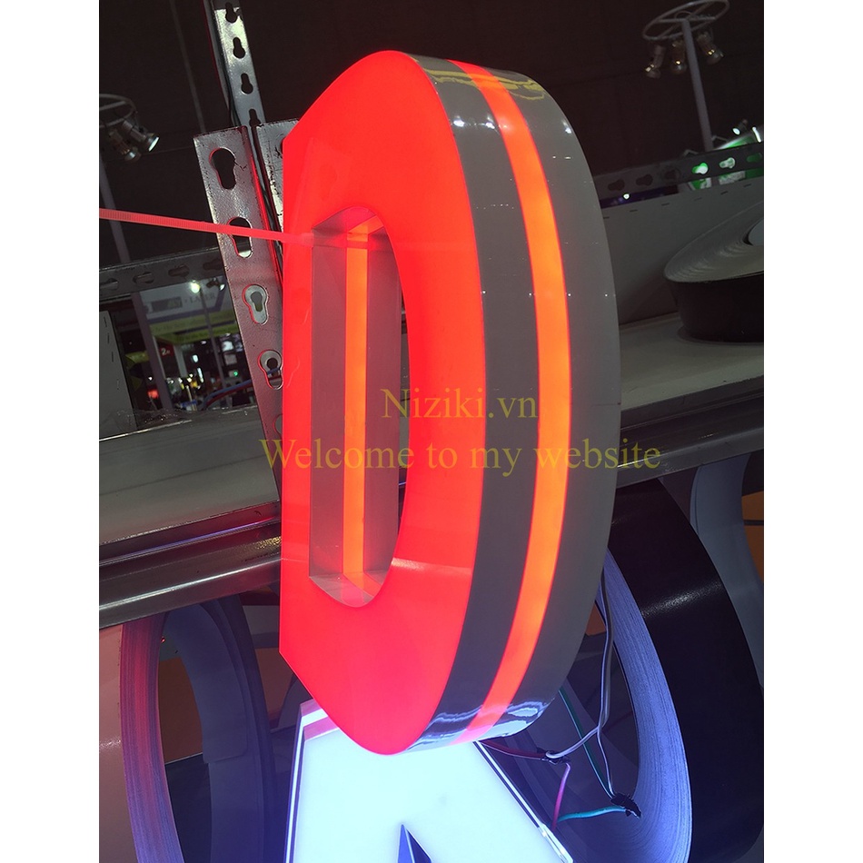 GÁY NHỰA 3D SÁNG CHÂN