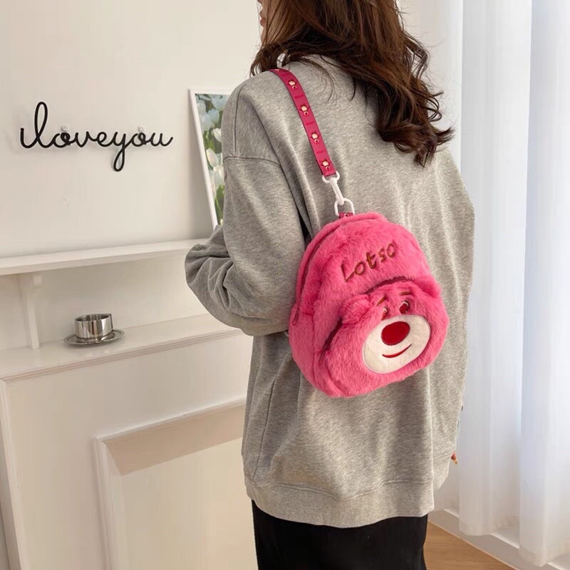 Túi bao tử gấu dâu hồng cute đáng yêu, túi đeo chéo mini thời trang cho bé họa tiết gấu Lotso dễ thương De Pẻierl