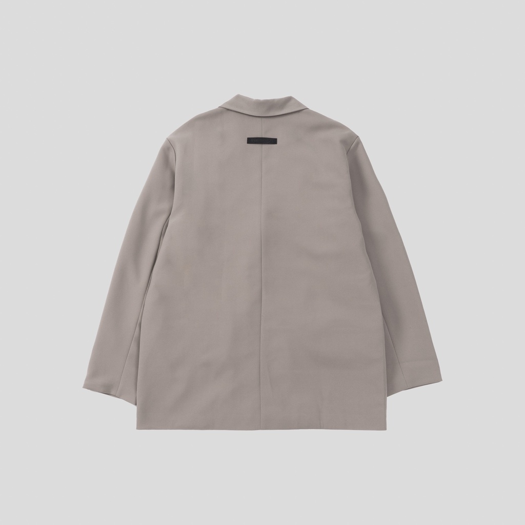 Áo &quot;Blazer&quot; tag kim loại