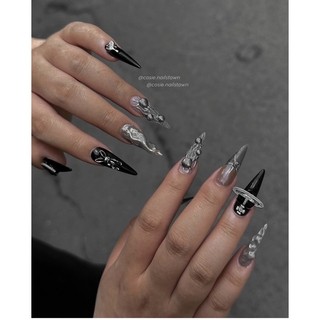 Mẫu nailbox móng up đen đính charm và ngọc trai xám kèm tráng gương