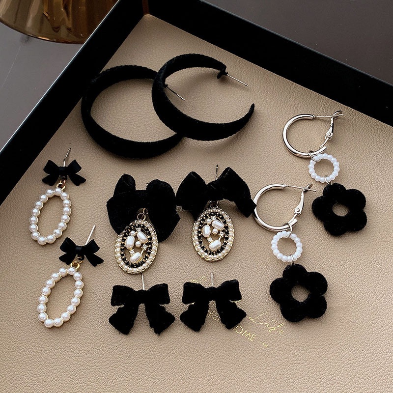 Bông Tai Đính Nơ Nhung Đen Phong Cách Vintage Thanh Lịch