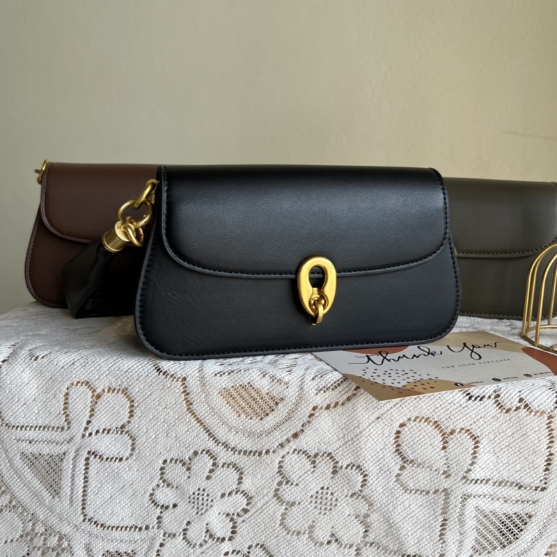 Túi xách nữ đeo vai/đeo chéo khoá chữ Q - ZR001