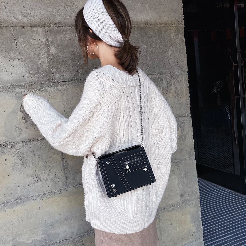 Túi Đeo Chéo Màu Đen Phối Dây Xích Thời Trang Thu Đông Phong Cách Hàn Quốc Cho Nữ