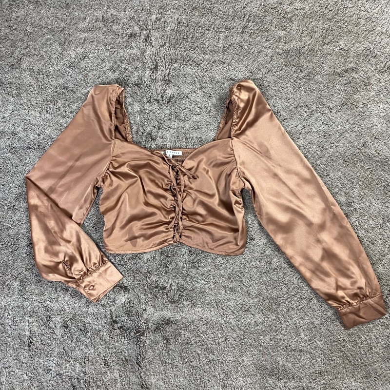 Aó lụa crop cổ vuông Haute.Monde xuất xịn 0025