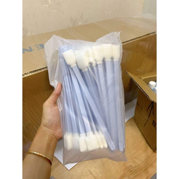 Que chùi đầu phun