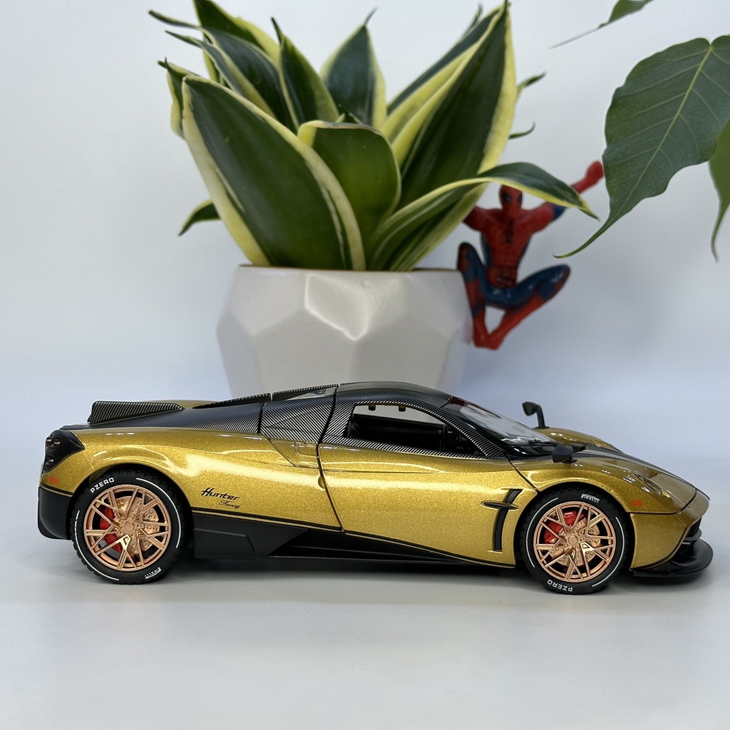 Mô hình siêu xe Pagani Huayra tỷ lệ 1:22 bằng kim loại tung đôi cánh thiên thần
