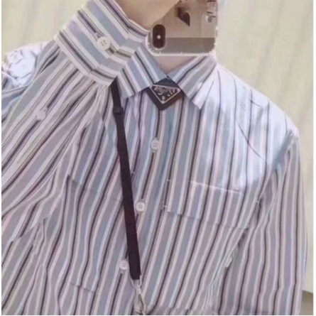 Prada Trâm Cài Áo Hình Tam Giác Bằng Kim Loại Cho Nam / Nữ