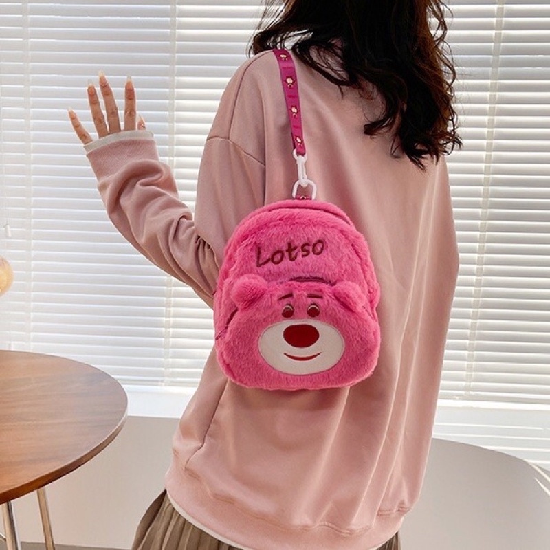Túi bao tử gấu dâu hồng cute đáng yêu, túi đeo chéo mini thời trang cho bé họa tiết gấu Lotso dễ thương De Pẻierl