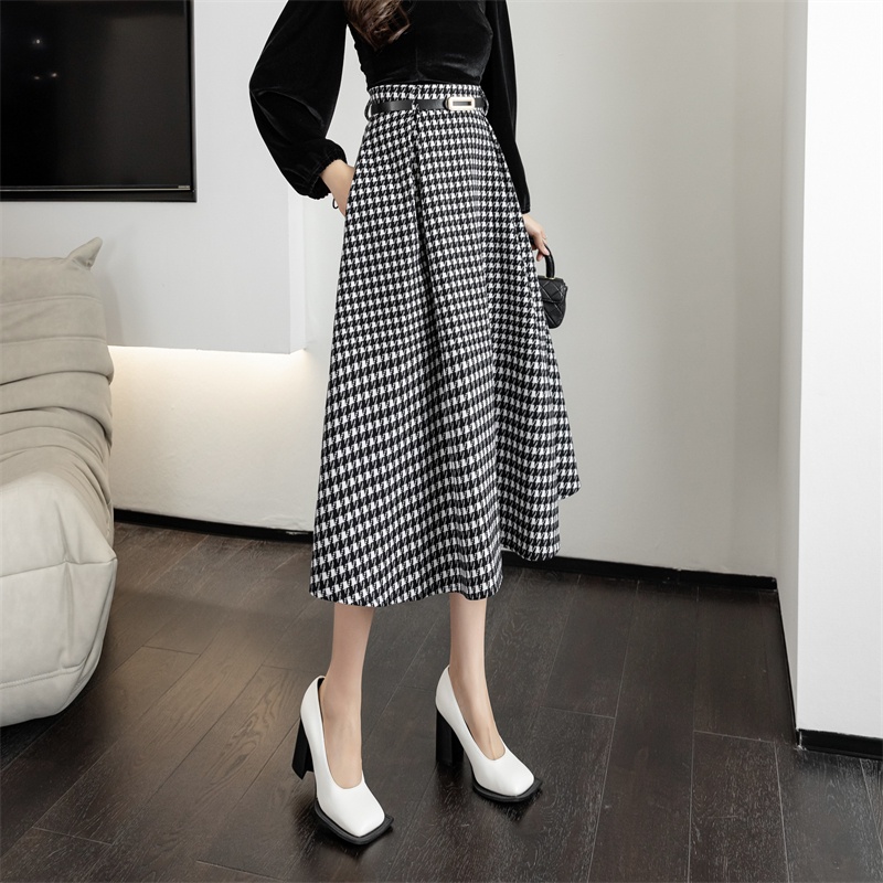 Chân váy MULTIPLICATION dáng chữ A lưng cao họa tiết kẻ sọc răng cưa phong cách retro thời trang mùa thu 2023 mới