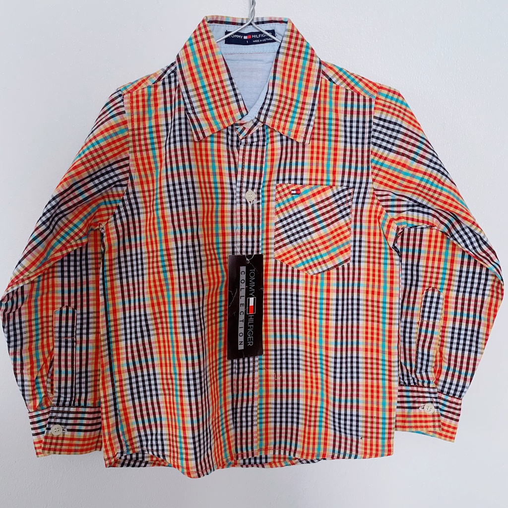 SƠ MI BÉ TRAI - TOMMY HILFIGER - SIZE 1 TUỔI - CAM/ VÀNG - SỌC CARO - DÀI TAY - 1 TÚI - ĐÓNG CÚC TRƯỚC