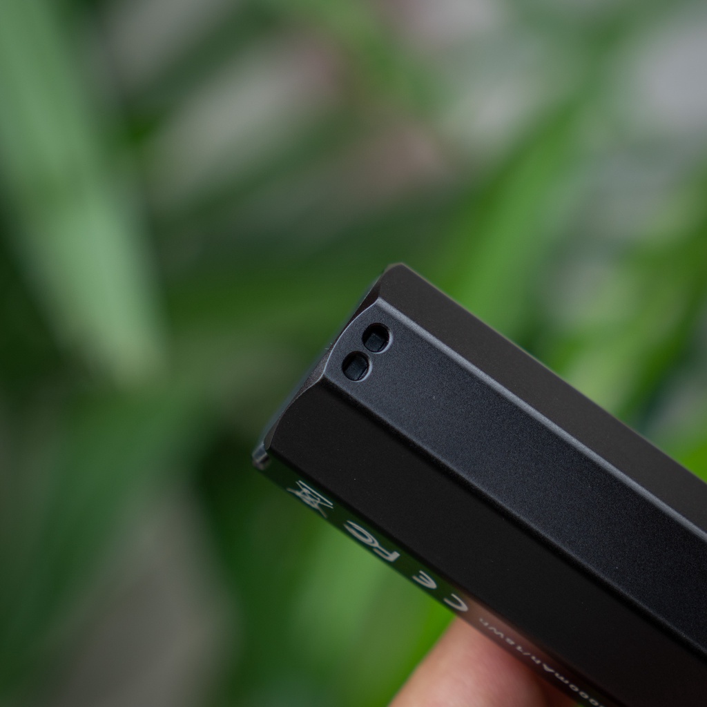 Đèn Pin Kiêm Sạc Dự Phòng Hãng Fenix E-CP công xuất 1600 Lumens, chiếu xa 222 mét, dung lượng pin lên đến 5000mAh