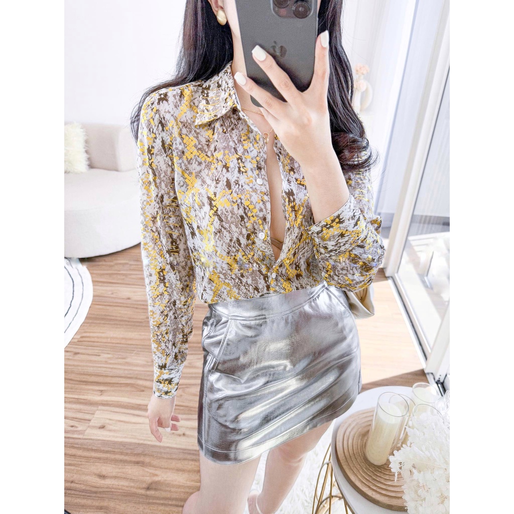 Áo sơ mi voan báo nhũ ánh vàng, bạc cổ đức H170