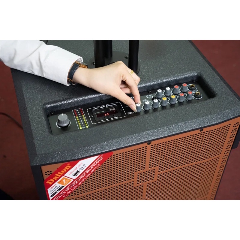 Loa cột Active karaoke cao cấp Dalton LP-115SA & LP-110F( 1 Loa full, 1 loa sub, công suất 800W, kèm 2 micro UHF karaoke