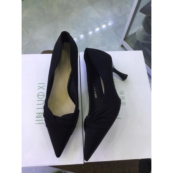 Giày gót nhọn 5p cao cấp của hãng cho chị em .