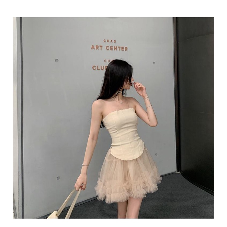 Set áo trễ vai và chân váy xòe, phong cách quyến rũ, gợi cảm, bộ đồ cho các nàng ngọt ngào