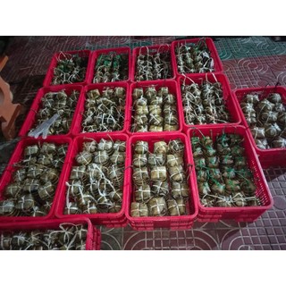 Bánh Tét Tứ Quý 4 Nhân ( 1.7-1.8kg, Màu Ngẫu Nhiên )
